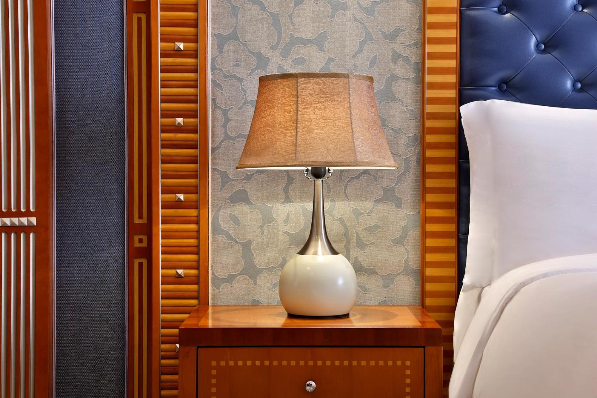 The Ritz-Carlton Jeddah Ξενοδοχείο Εξωτερικό φωτογραφία A table lamp