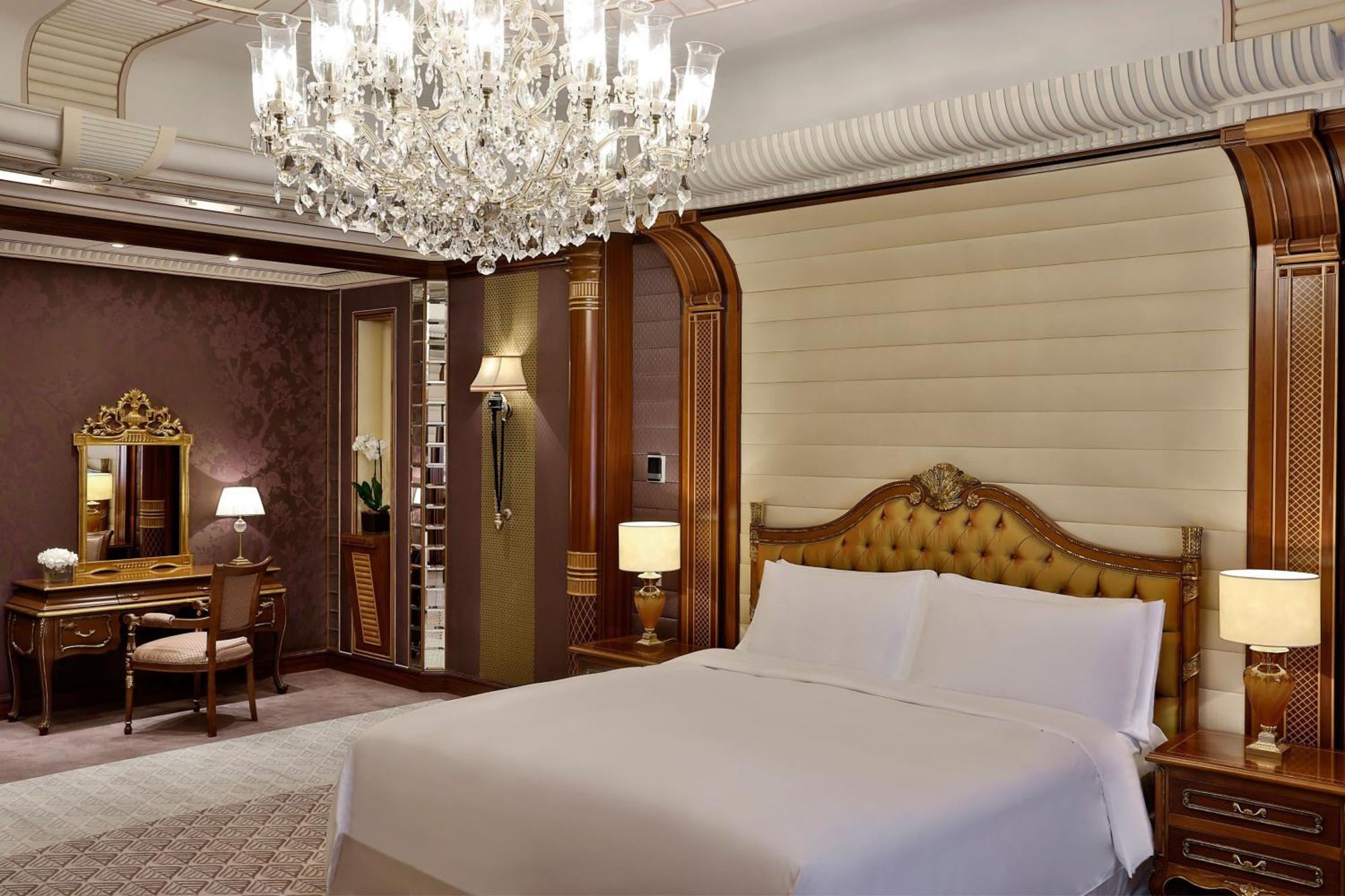The Ritz-Carlton Jeddah Ξενοδοχείο Εξωτερικό φωτογραφία A bedroom at the Four Seasons Hotel