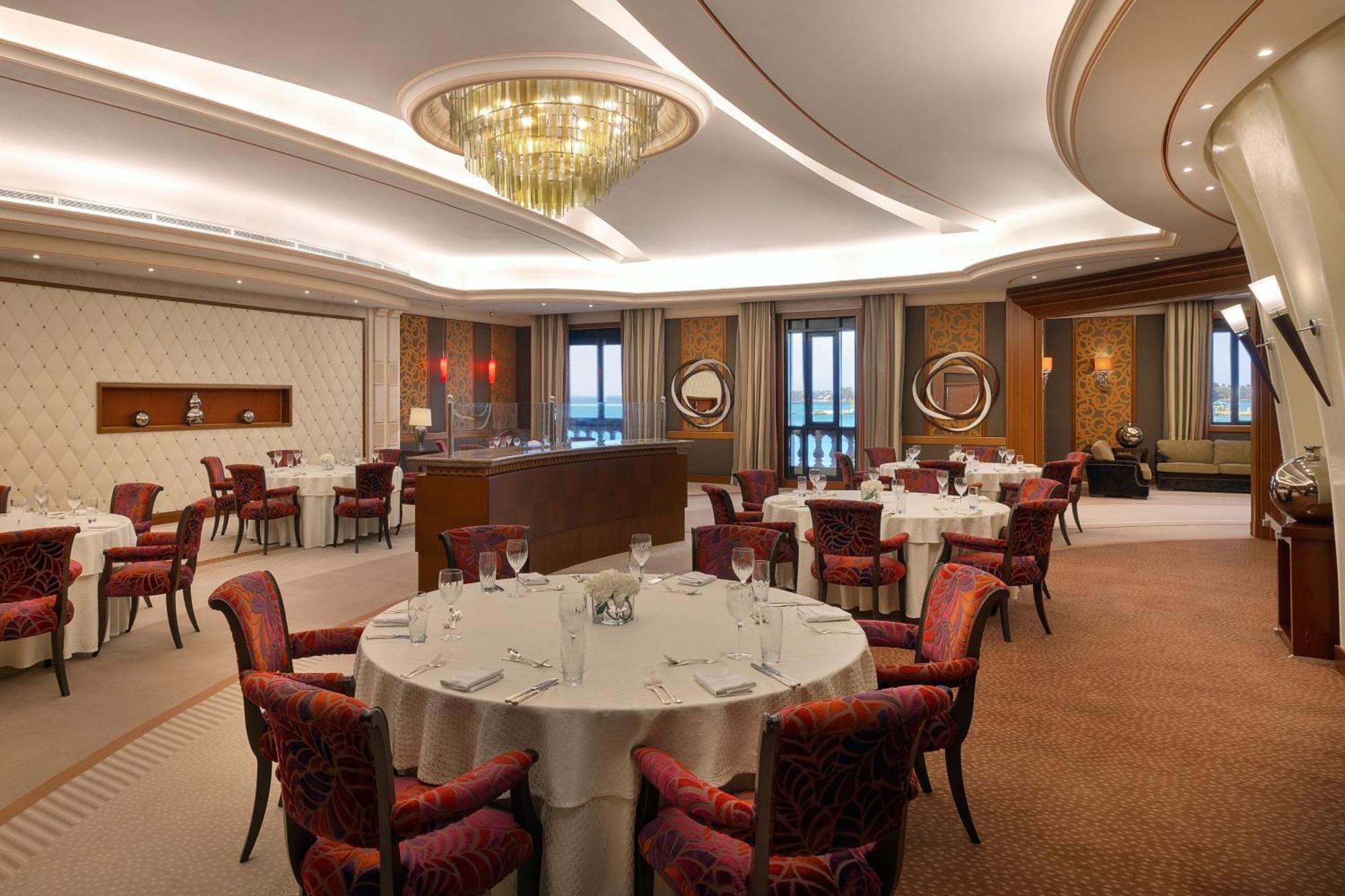 The Ritz-Carlton Jeddah Ξενοδοχείο Εξωτερικό φωτογραφία The Club Lounge at the airport
