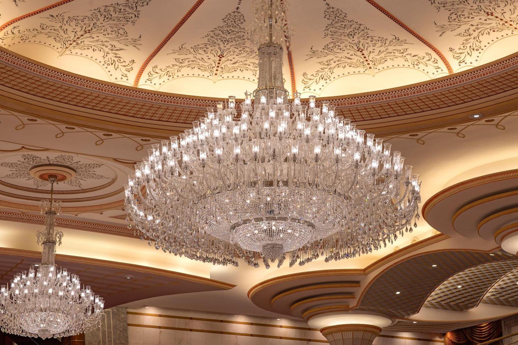 The Ritz-Carlton Jeddah Ξενοδοχείο Εξωτερικό φωτογραφία A chandelier