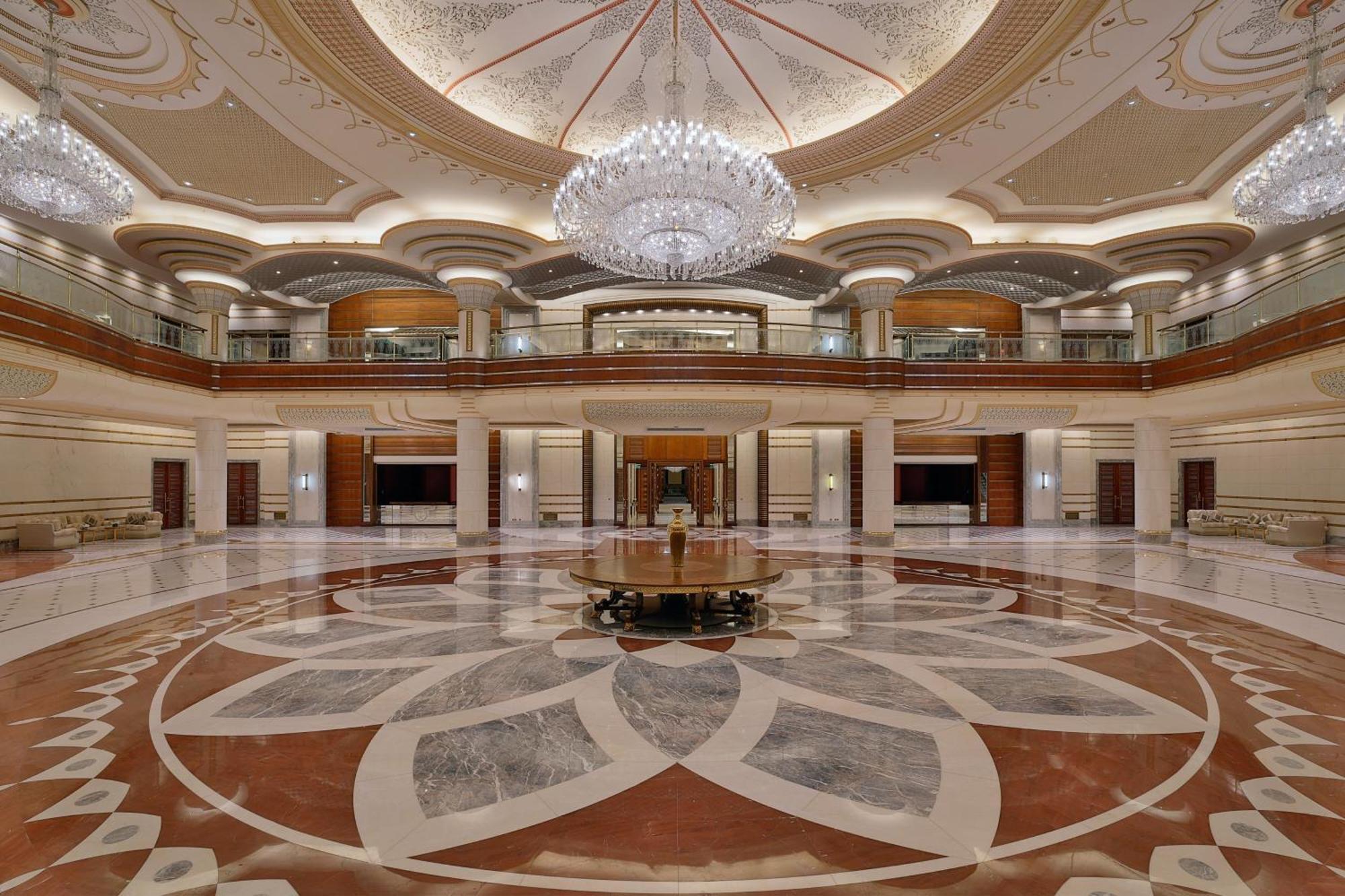The Ritz-Carlton Jeddah Ξενοδοχείο Εξωτερικό φωτογραφία The lobby of the hotel