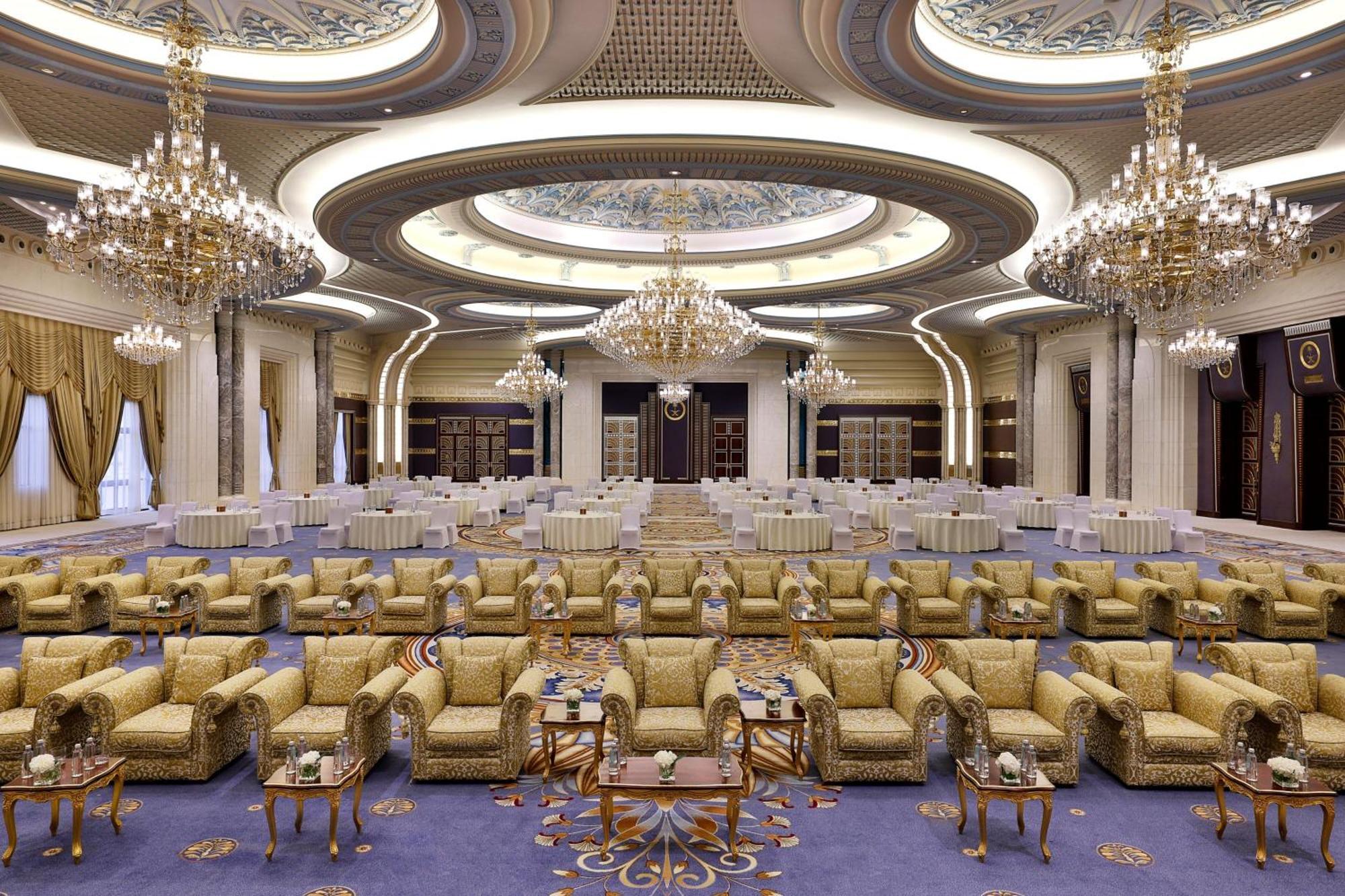 The Ritz-Carlton Jeddah Ξενοδοχείο Εξωτερικό φωτογραφία The interior of the palace