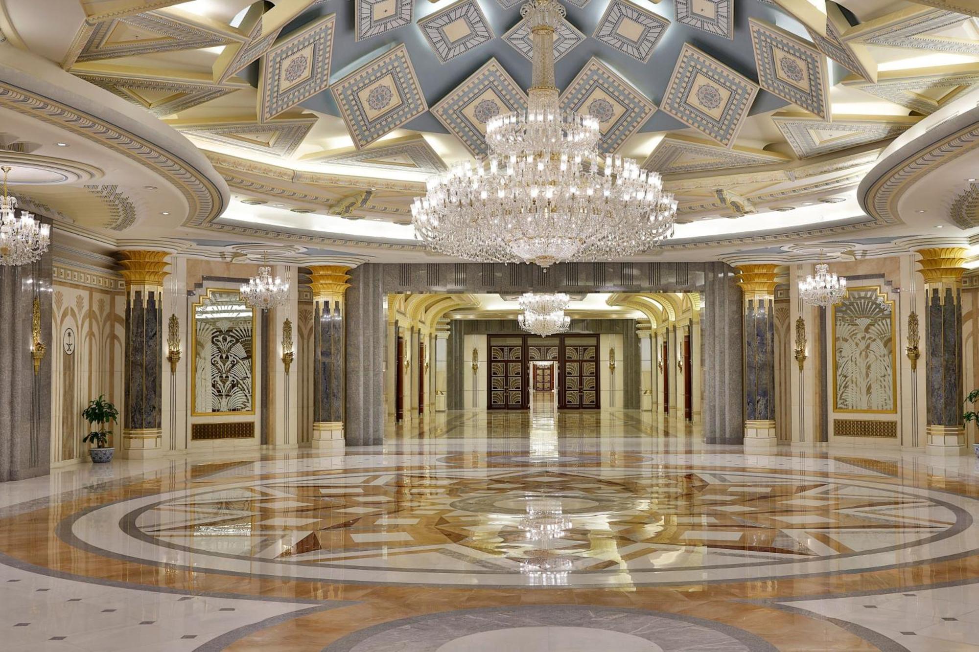 The Ritz-Carlton Jeddah Ξενοδοχείο Εξωτερικό φωτογραφία The lobby of the hotel