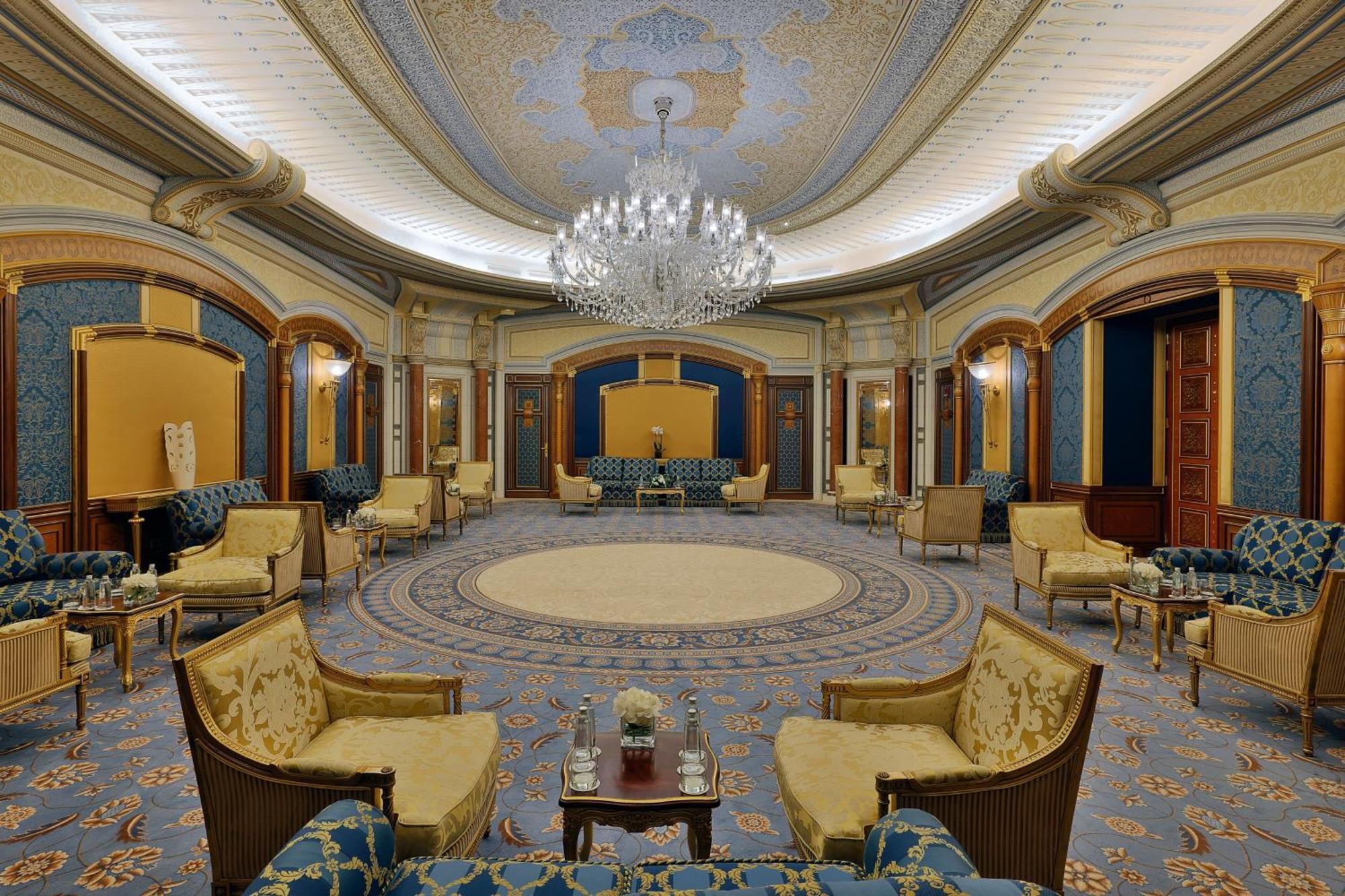 The Ritz-Carlton Jeddah Ξενοδοχείο Εξωτερικό φωτογραφία The lobby of the hotel