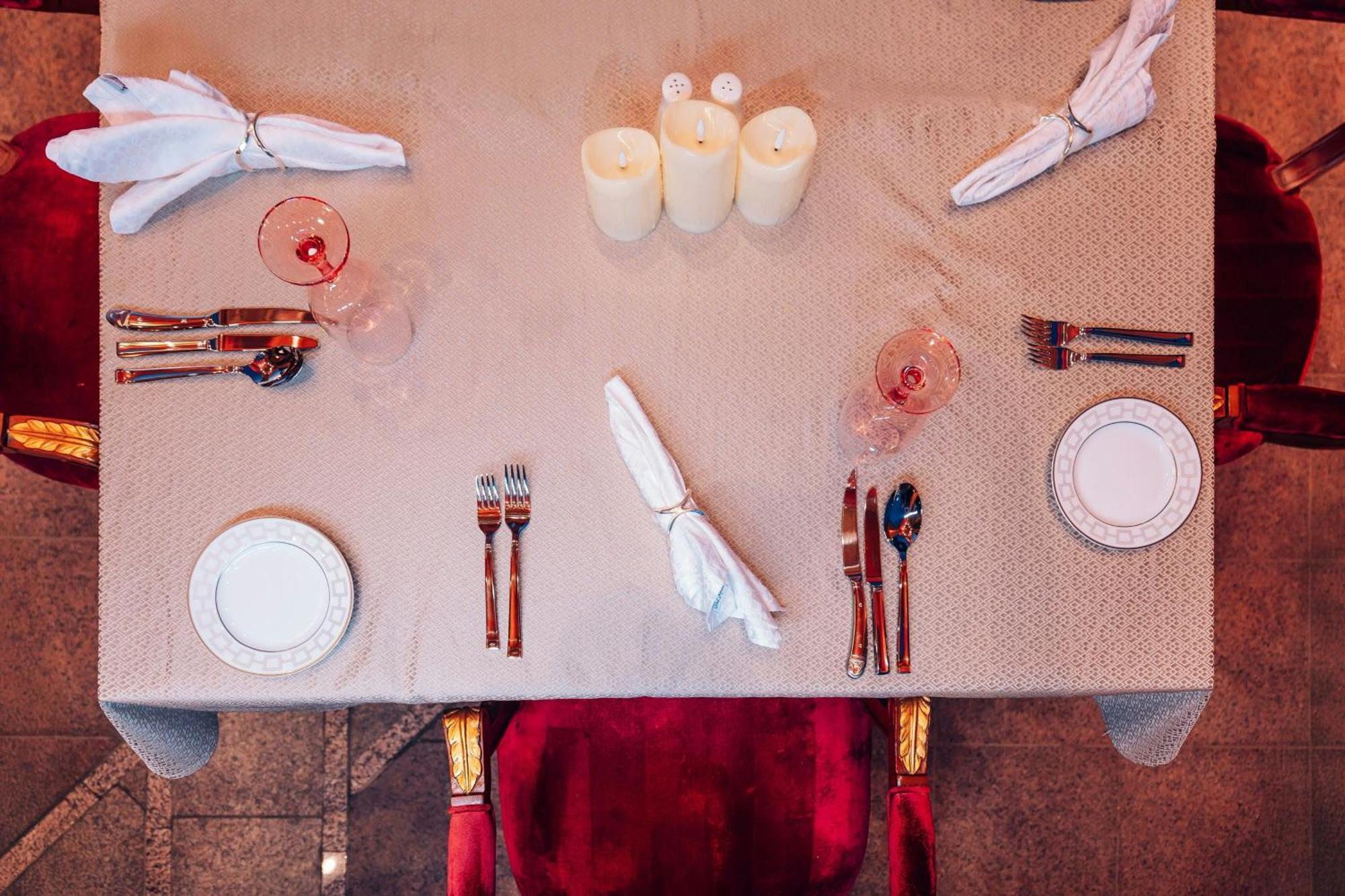 The Ritz-Carlton Jeddah Ξενοδοχείο Εξωτερικό φωτογραφία A place setting